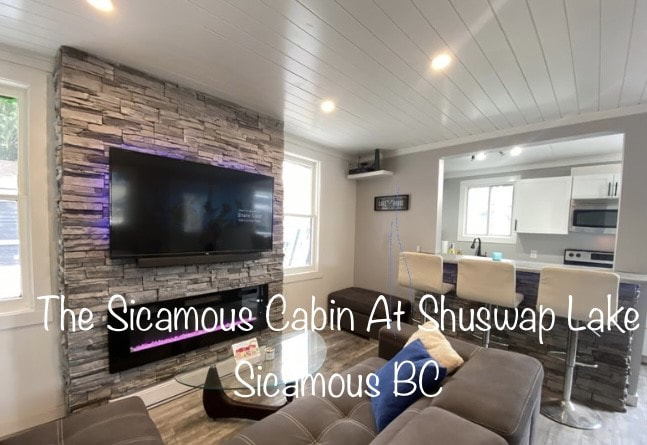 The Sicamous Cabin at Shuswap Lake - Sicamous BC